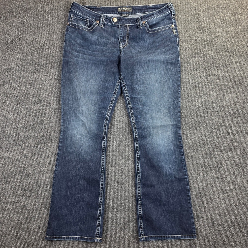 Silver Tuesday Bootcut Jeans Women's 18 Dark Wash Mid Rise Blue Denim Stretch